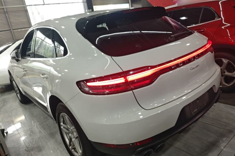 Used Porsche Macan 2021 Macan 2.0T Rear Left 45 Deg