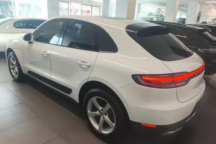 Used Porsche Macan 2021 Macan 2.0T Rear Left 45 Deg