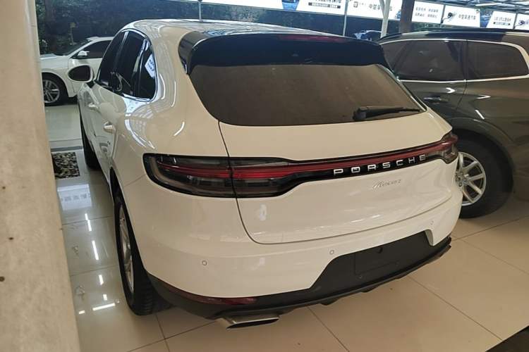 Used Porsche Macan 2021 Macan 2.0T Rear Left 45 Deg