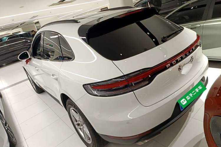 Used Porsche Macan 2021 Macan 2.0T Rear Left 45 Deg