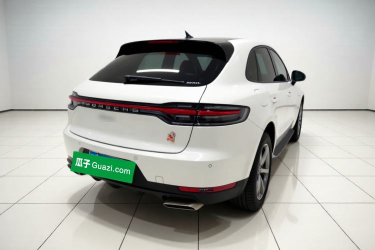 Used Porsche Macan 2021 Macan 2.0T Rear Right 45 Deg