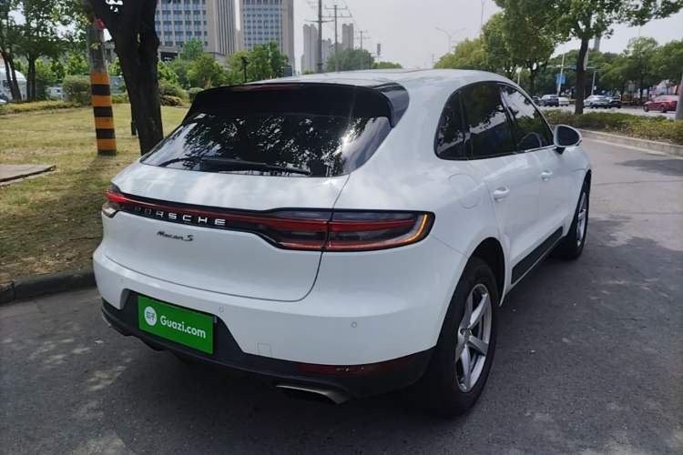 Used Porsche Macan 2021 Macan 2.0T Rear Right 45 Deg