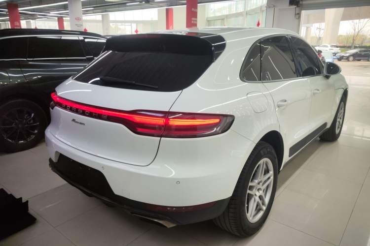 Used Porsche Macan 2021 Macan 2.0T Rear Right 45 Deg