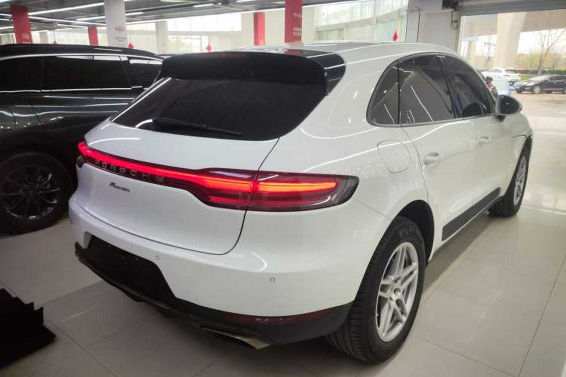 Used Porsche Macan 2021 Macan 2.0T Rear Right 45 Deg