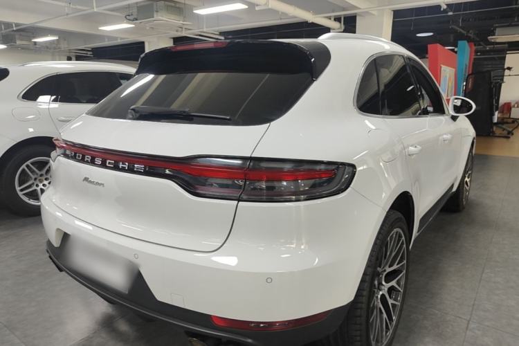 Used Porsche Macan 2021 Macan 2.0T Rear Right 45 Deg