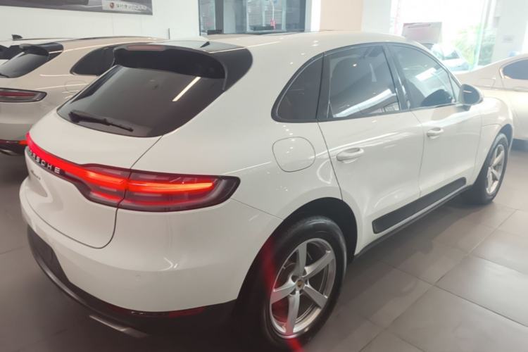 Used Porsche Macan 2021 Macan 2.0T Rear Right 45 Deg