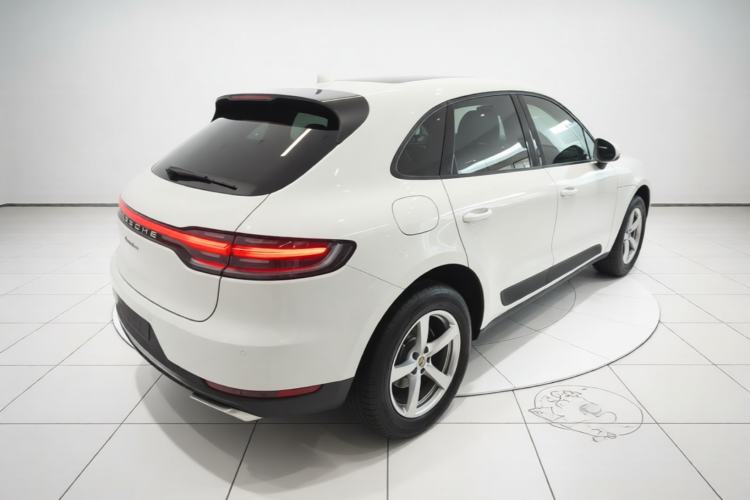 Used Porsche Macan 2021 Macan 2.0T Rear Right 45 Deg