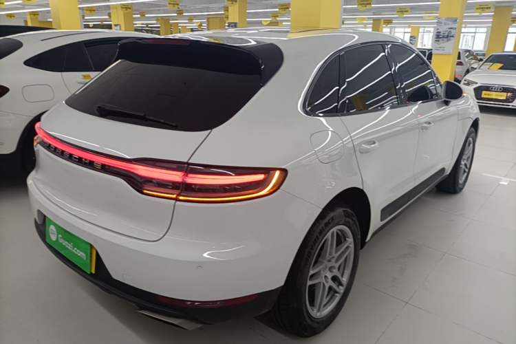 Used Porsche Macan 2021 Macan 2.0T Rear Right 45 Deg