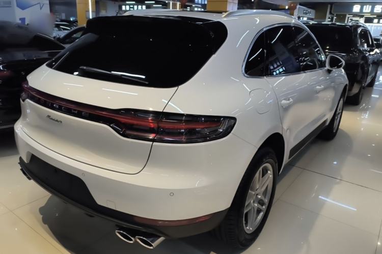 Used Porsche Macan 2021 Macan 2.0T Rear Right 45 Deg