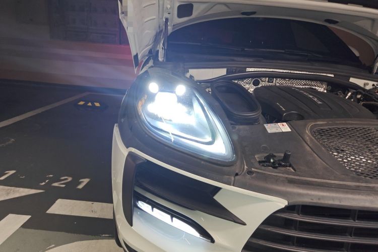 Used Porsche Macan 2021 Macan 2.0T Right Front Headlight