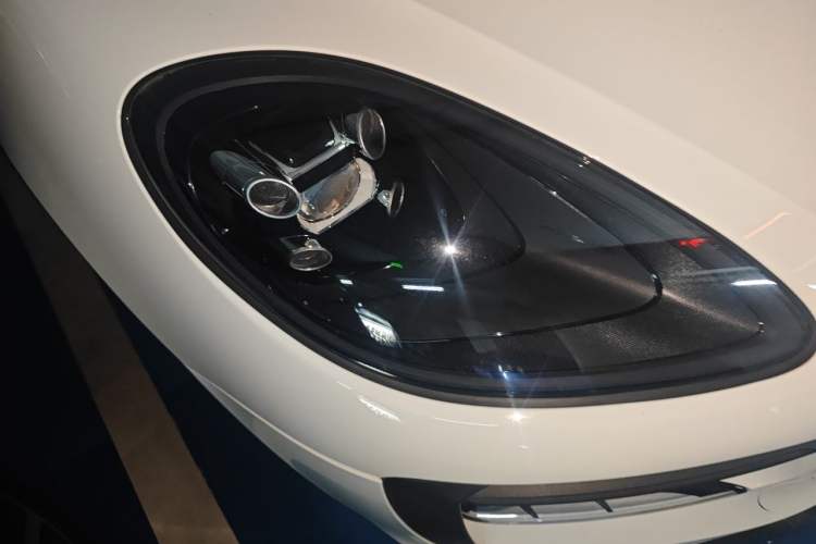 Used Porsche Macan 2021 Macan 2.0T Right Front Headlight