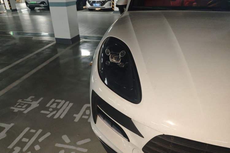 Used Porsche Macan 2021 Macan 2.0T Right Front Headlight