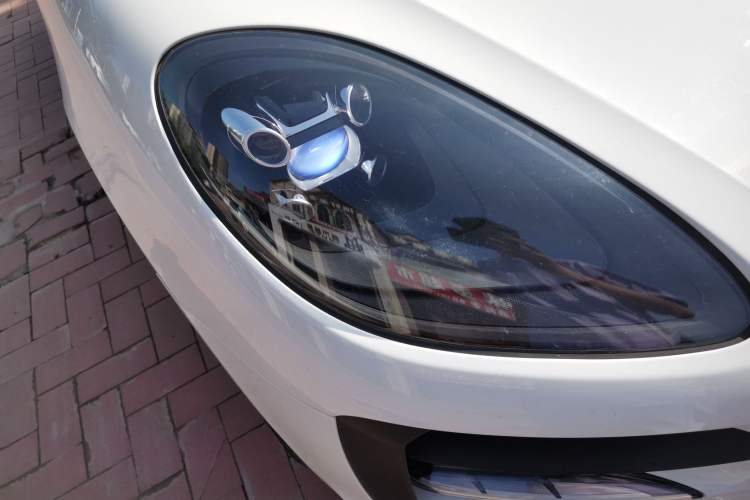 Used Porsche Macan 2021 Macan 2.0T Right Front Headlight