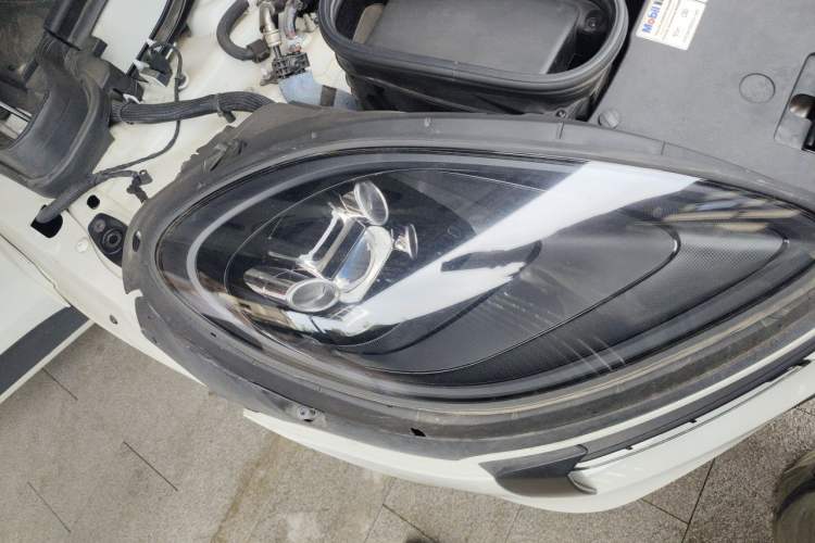 Used Porsche Macan 2021 Macan 2.0T Right Front Headlight