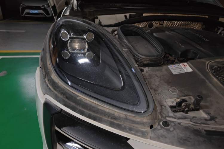 Used Porsche Macan 2021 Macan 2.0T Right Front Headlight