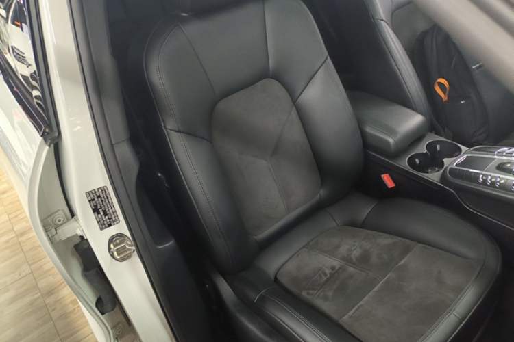 Used Porsche Macan 2021 Macan 2.0T Right Front Seat