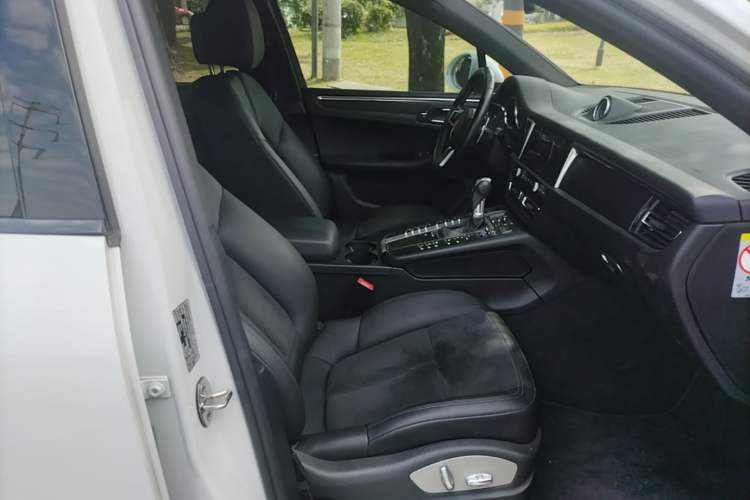 Used Porsche Macan 2021 Macan 2.0T Right Front Seat