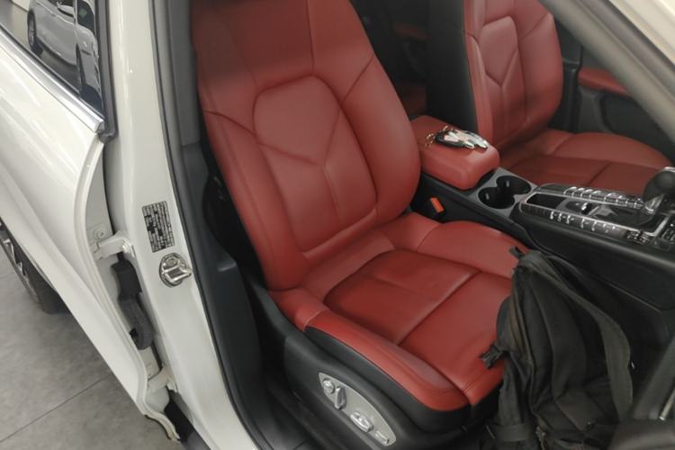 Used Porsche Macan 2021 Macan 2.0T Right Front Seat