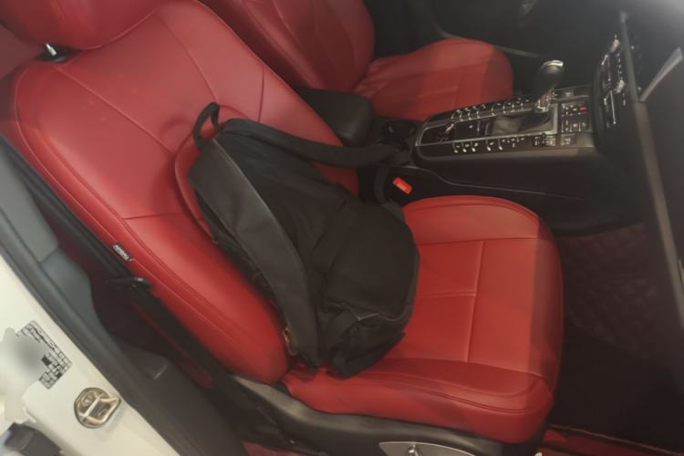 Used Porsche Macan 2021 Macan 2.0T Right Front Seat