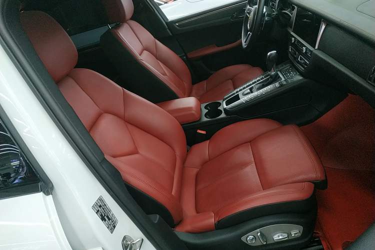 Used Porsche Macan 2021 Macan 2.0T Right Front Seat