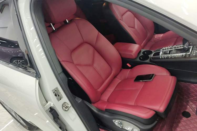 Used Porsche Macan 2021 Macan 2.0T Right Front Seat