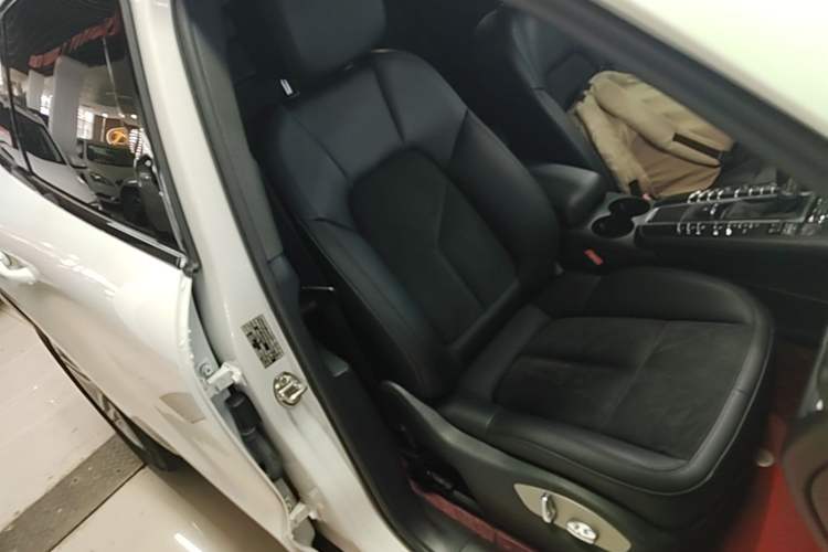 Used Porsche Macan 2021 Macan 2.0T Right Front Seat