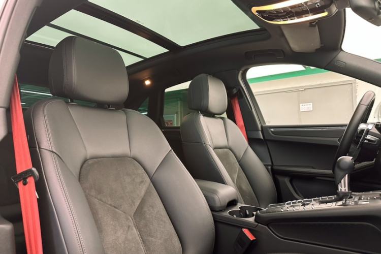 Used Porsche Macan 2021 Macan 2.0T Right Front Seat