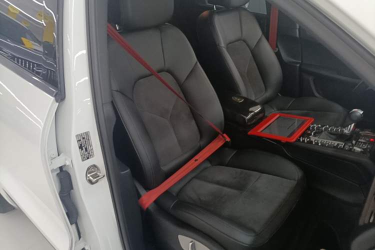 Used Porsche Macan 2021 Macan 2.0T Right Front Seat