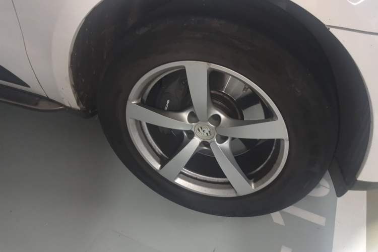Used Porsche Macan 2021 Macan 2.0T Right Front Wheel Hub