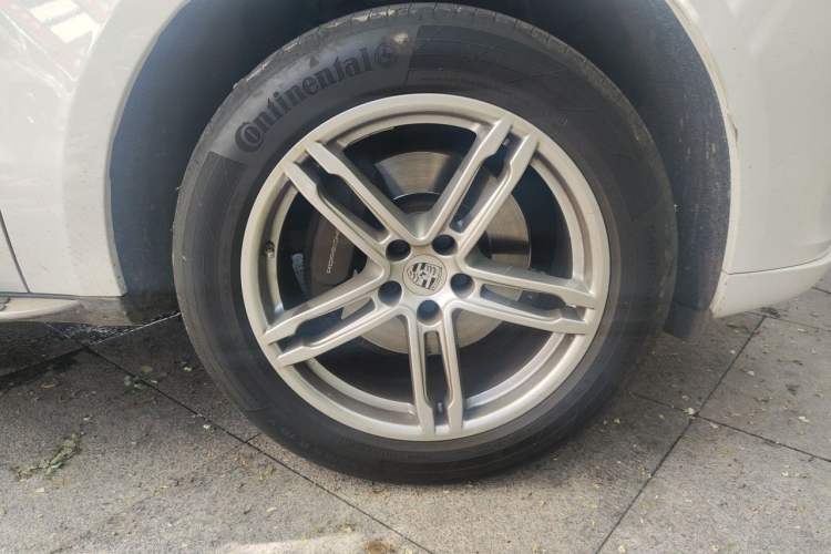 Used Porsche Macan 2021 Macan 2.0T Right Front Wheel Hub