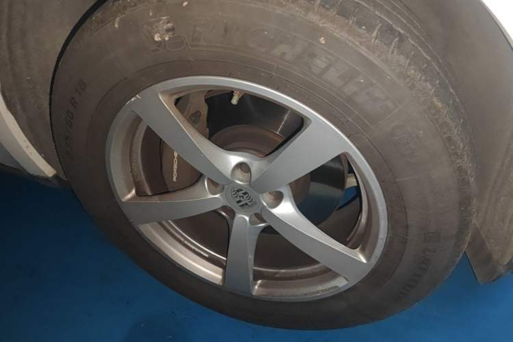Used Porsche Macan 2021 Macan 2.0T Right Front Wheel Hub