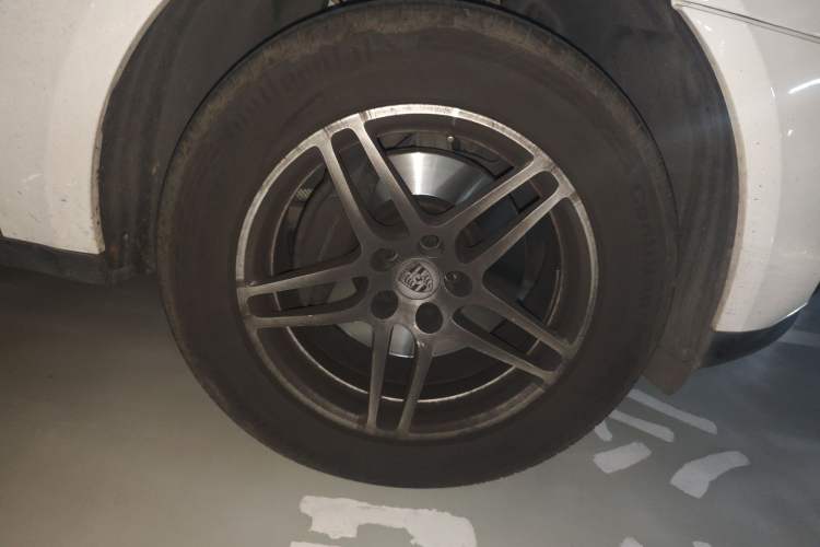 Used Porsche Macan 2021 Macan 2.0T Right Front Wheel Hub