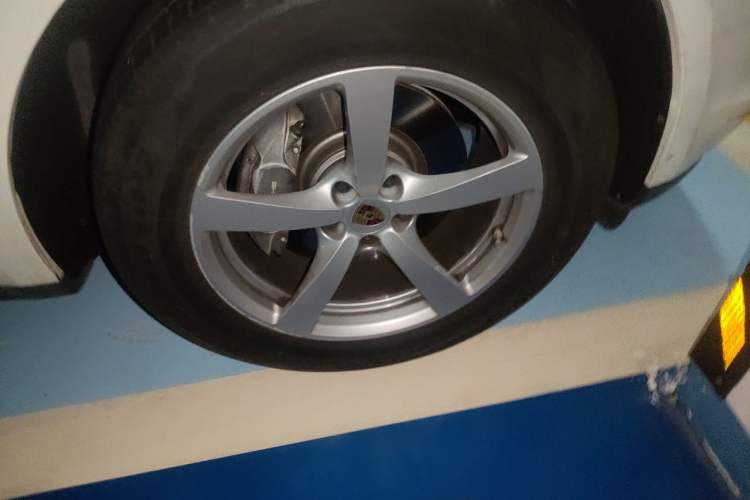 Used Porsche Macan 2021 Macan 2.0T Right Front Wheel Hub