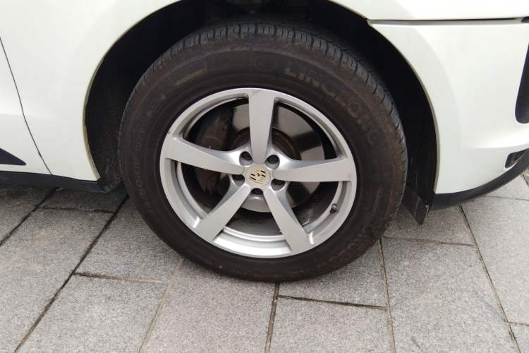 Used Porsche Macan 2021 Macan 2.0T Right Front Wheel Hub