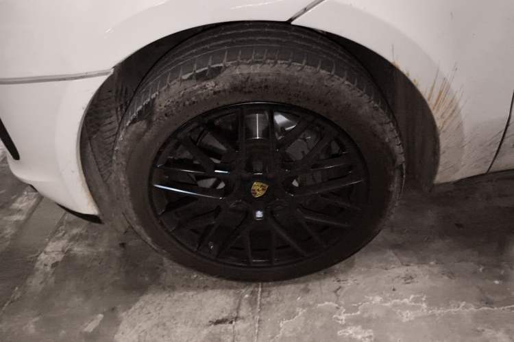 Used Porsche Macan 2021 Macan S 3.0T Right Front Wheel Hub
