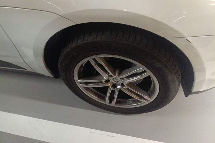 Used Porsche Macan 2021 Macan 2.0T Right Front Wheel Hub