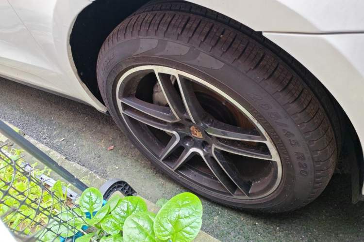 Used Porsche Macan 2021 Macan S 3.0T Right Front Wheel Hub
