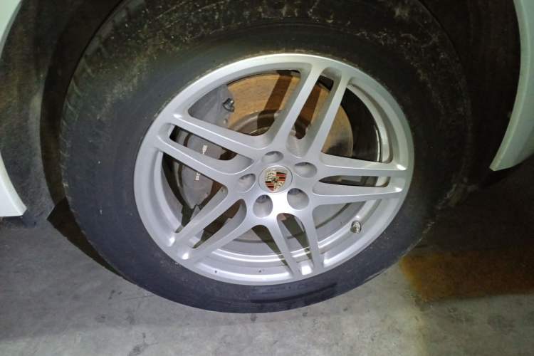 Used Porsche Macan 2021 Macan 2.0T Right Front Wheel Hub