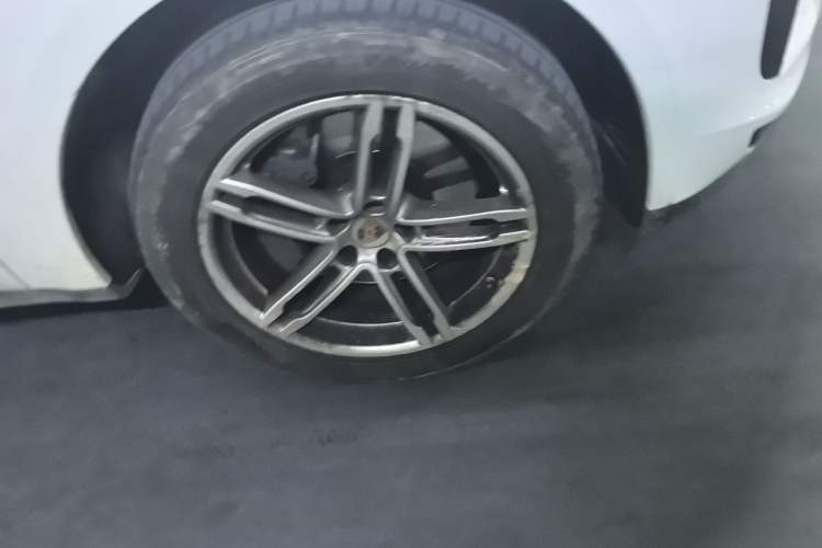 Used Porsche Macan 2021 Macan S 3.0T Right Front Wheel Hub