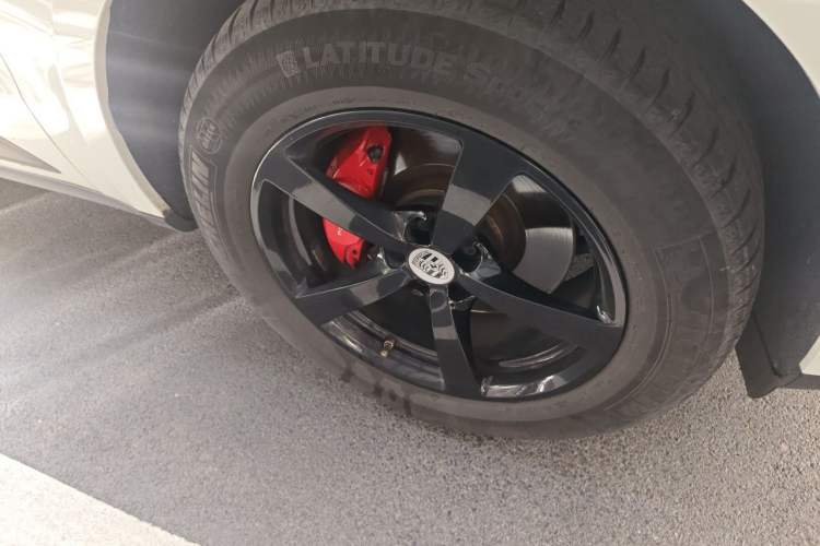 Used Porsche Macan 2021 Macan 2.0T Right Front Wheel Hub