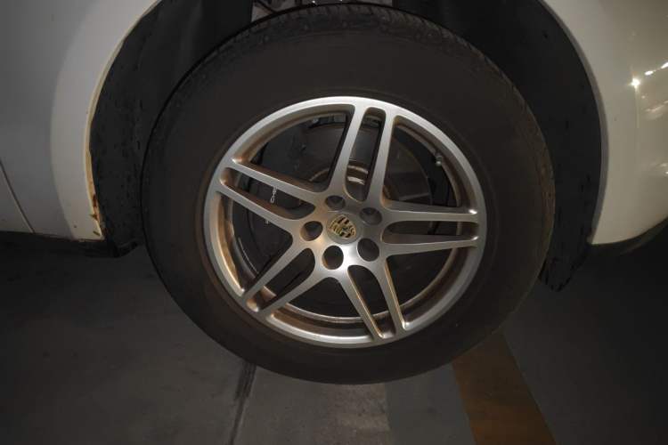 Used Porsche Macan 2021 Macan 2.0T Right Front Wheel Hub