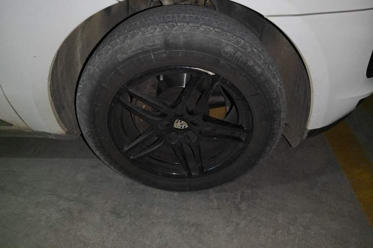 Used Porsche Macan 2021 Macan 2.0T Right Front Wheel Hub