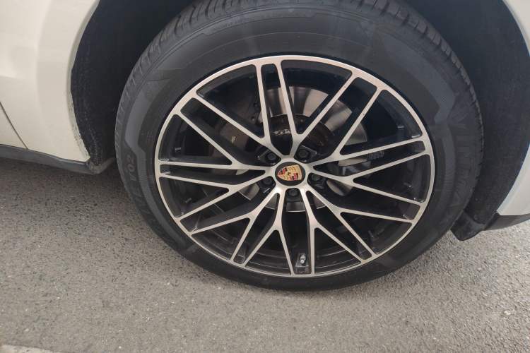 Used Porsche Macan 2021 Macan 2.0T Right Front Wheel Hub