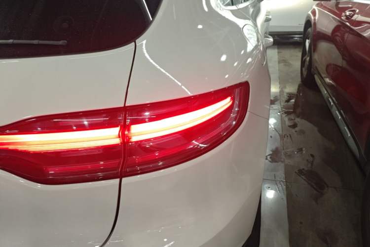 Used Porsche Macan 2021 Macan 2.0T Right Rear Taillight