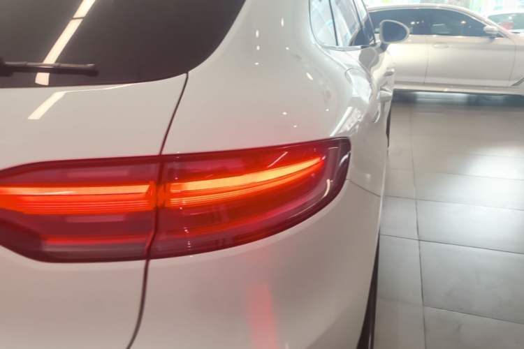 Used Porsche Macan 2021 Macan 2.0T Right Rear Taillight