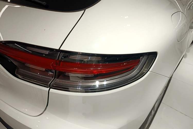 Used Porsche Macan 2021 Macan 2.0T Right Rear Taillight