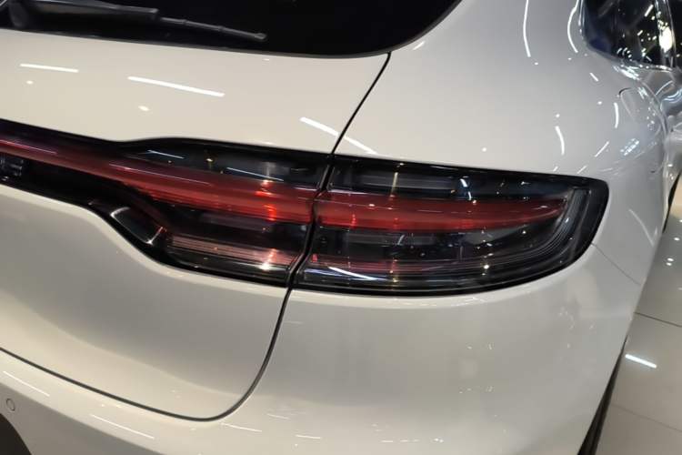 Used Porsche Macan 2021 Macan 2.0T Right Rear Taillight