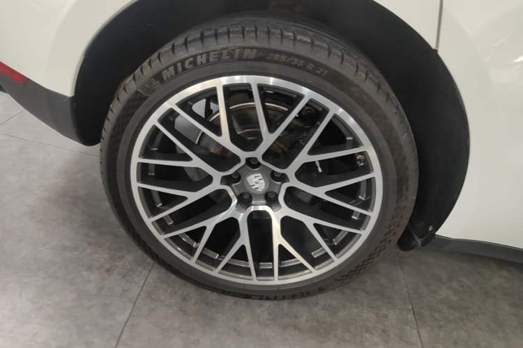 Used Porsche Macan 2021 Macan 2.0T Right Rear Wheel Hub