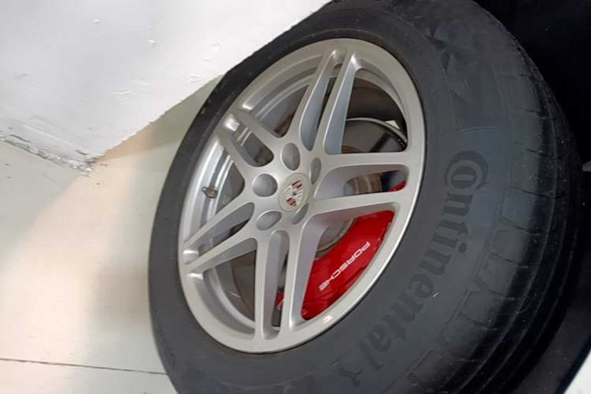 Used Porsche Macan 2021 Macan 2.0T Right Rear Wheel Hub