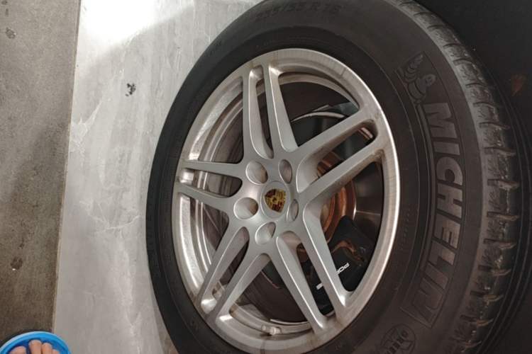 Used Porsche Macan 2021 Macan 2.0T Right Rear Wheel Hub